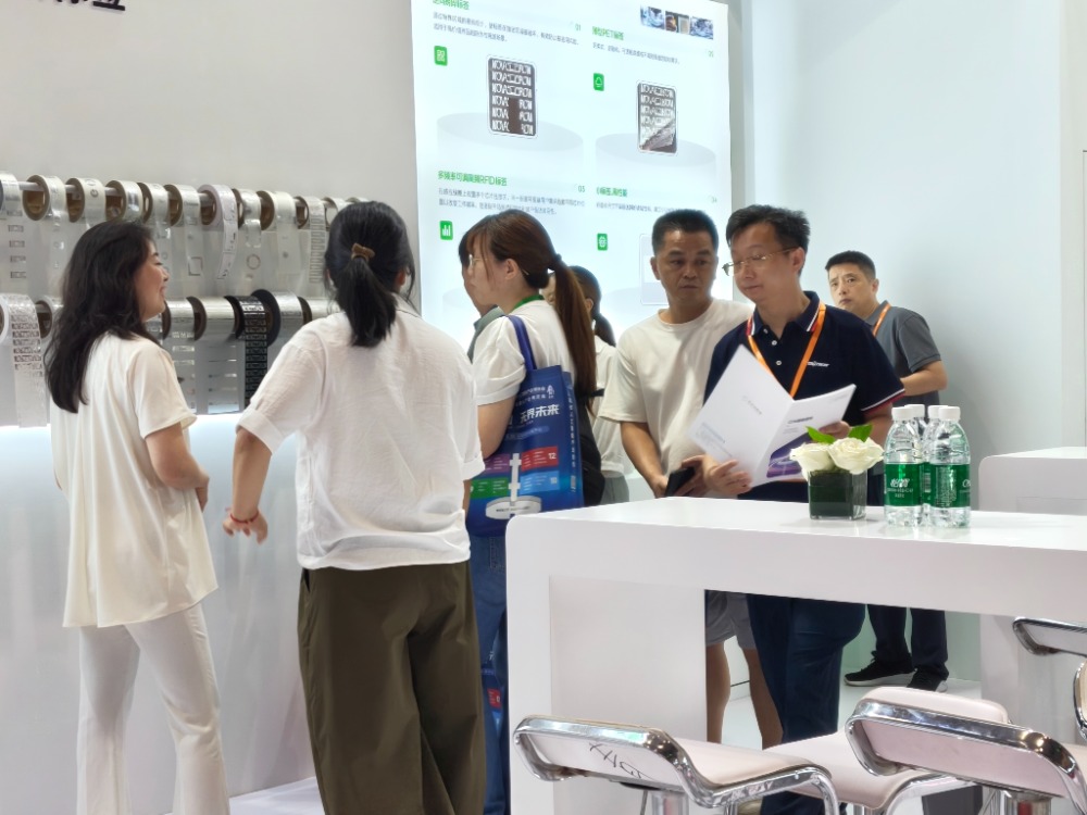 RFID-Exhibition-audience